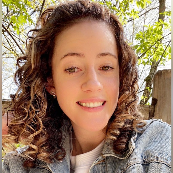 Meet your Posher, Megan - Picture 2 of 3